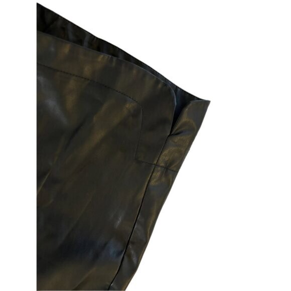 Deluc Black Vegan Leather Shorts  Medium - Picture 2 of 6